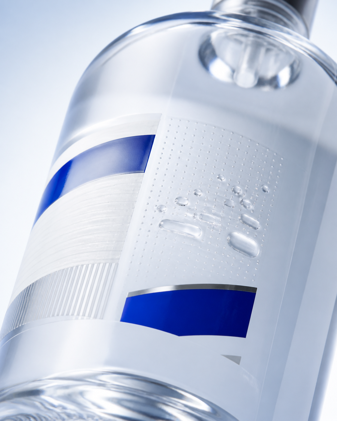 Clear label with screen printing and varnish
